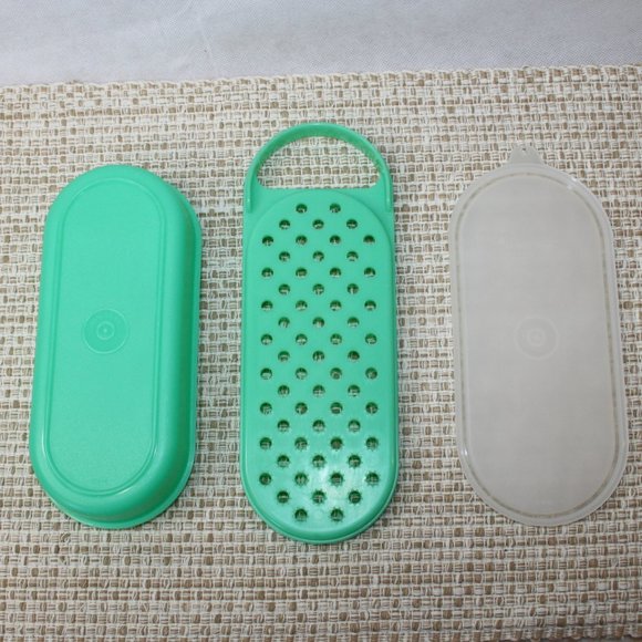 VTG TUPPERWARE JADEITE CHEESE GRATER SHREDDER w/STORAGE KEEPER CONTAINER & LID - Picture 2 of 13